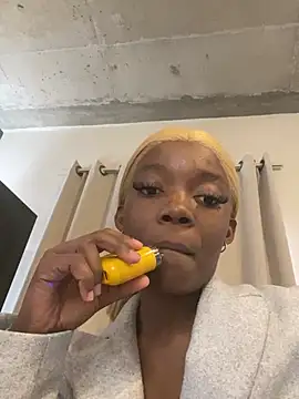 prettydollyy online show from July 2026 12:34:01 PM