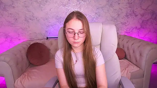 ArrinaWairr online show from December 2025 09:03:02 AM