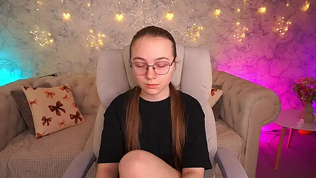 ArrinaWairr online show from March 2026 07:19:01 AM