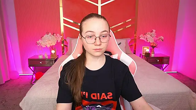 ArrinaWairr online show from December 2025 09:13:02 AM