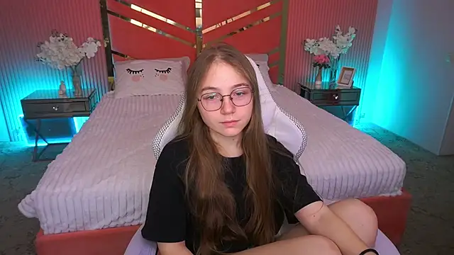 ArrinaWairr online show from November 2025 08:29:02 AM