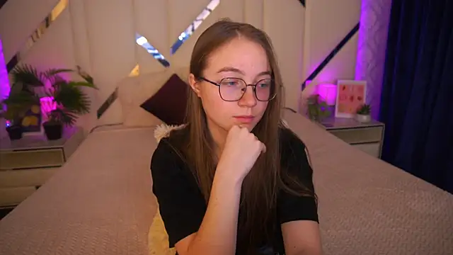 ArrinaWairr online show from November 2025 09:02:02 AM