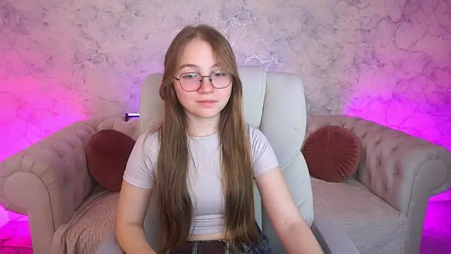 ArrinaWairr online show from November 2025 08:58:02 AM