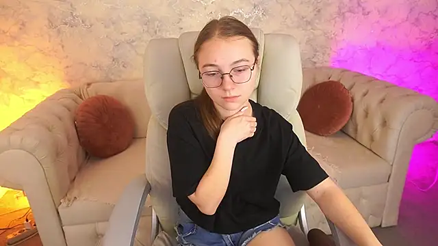 ArrinaWairr online show from November 2025 08:40:01 AM