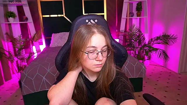 ArrinaWairr online show from November 2025 09:15:02 AM