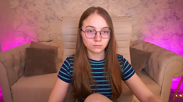 ArrinaWairr online show from May 2026 07:03:01 AM