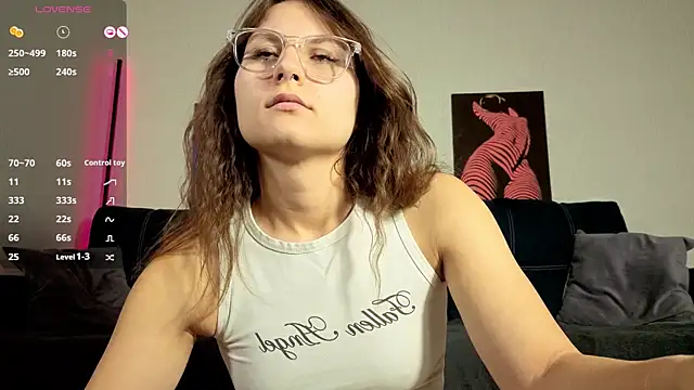 TrixiBell online show from October 2025 04:27:01 AM