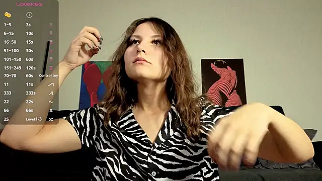 TrixiBell online show from November 2025 04:24:02 AM