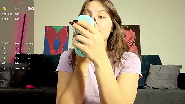 TrixiBell online show from December 2025 04:37:01 AM