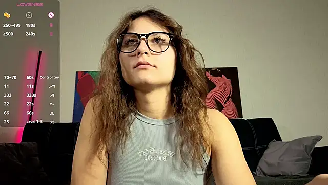 TrixiBell online show from October 2025 04:14:01 AM