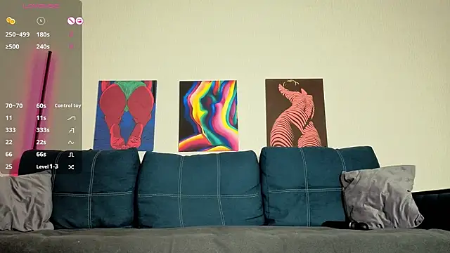 TrixiBell online show from November 2025 04:45:01 AM