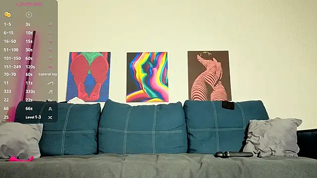 TrixiBell online show from November 2025 04:46:01 AM