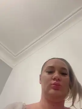 NellyExtraa online show from May 2026 06:45:01 PM