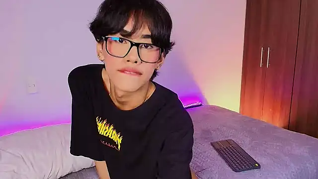Jim twink online show from May 2026 11:18:02 PM