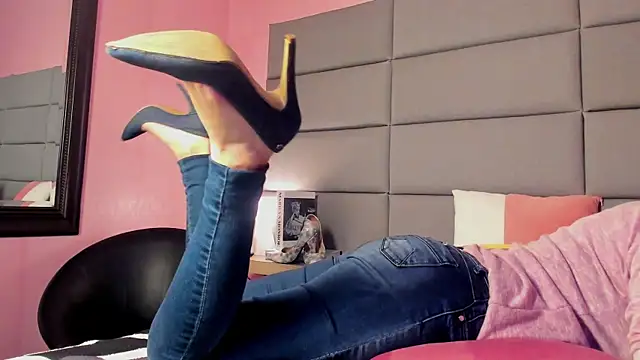 VidiaStons online show from October 2025 03:00:01 PM