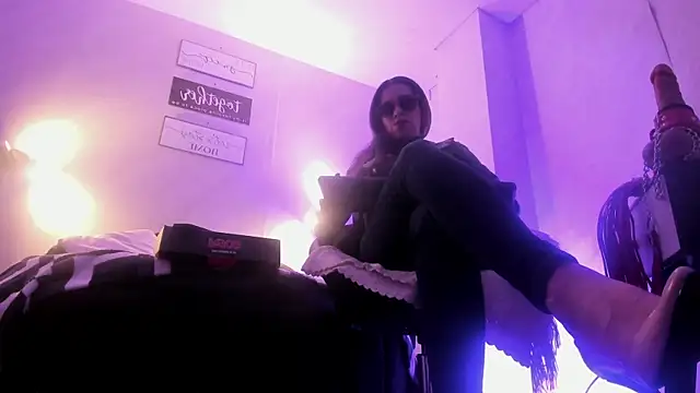 VidiaStons online show from November 2025 06:23:02 PM