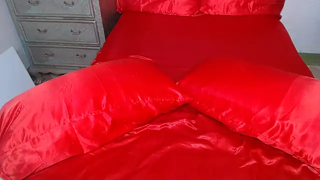 Ambra  online show from October 2025 02:50:01 PM