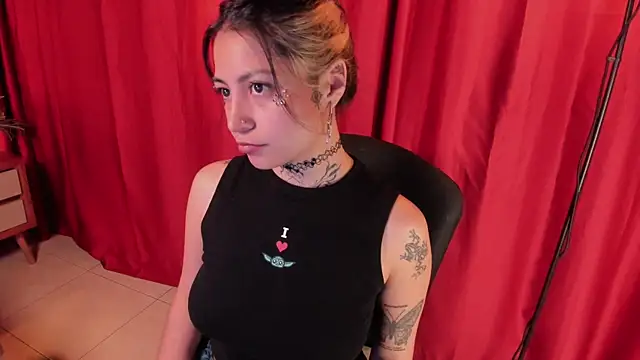 Snapshot of anne_dh chatting on November 2025 09:04:02 PM anne dh online show from November 2025 09:04:02 PM