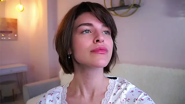Snapshot of EleneButton chatting on October 2025 01:29:01 AM EleneButton online show from October 2025 01:29:01 AM