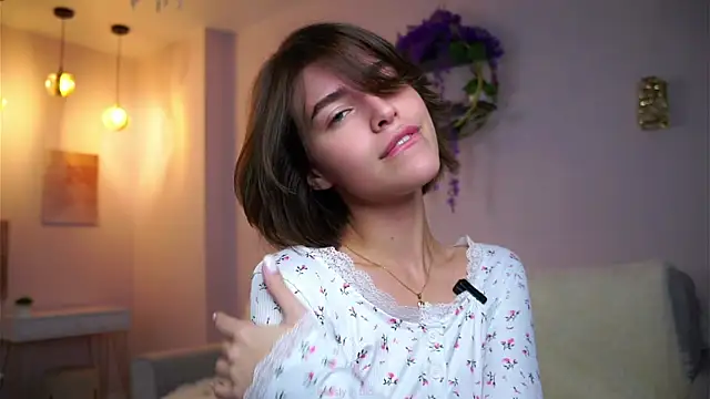 EleneButton online show from October 2025 01:06:02 AM