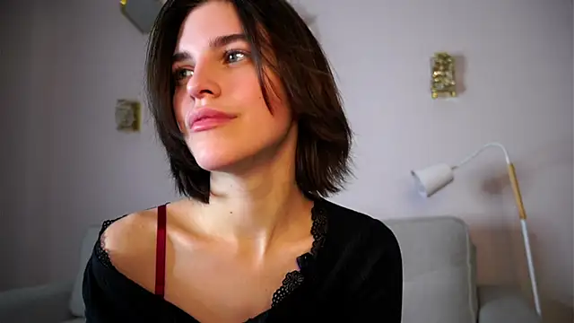 EleneButton online show from December 2025 01:17:01 AM