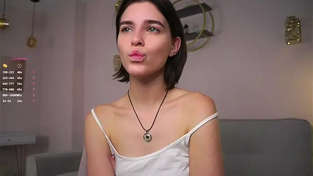 EleneButton online show from November 2025 02:01:01 AM