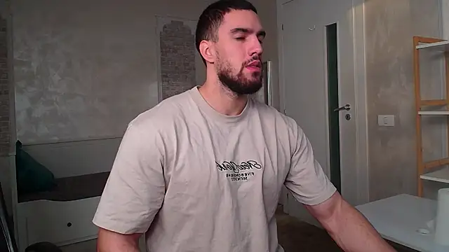 Snapshot of IvanHydee chatting on October 2025 05:39:01 AM IvanHydee online show from October 2025 05:39:01 AM