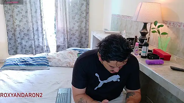 Snapshot of RoxyandAron2 chatting on June 2026 01:12:01 PM RoxyandAron2 online show from June 2026 01:12:01 PM