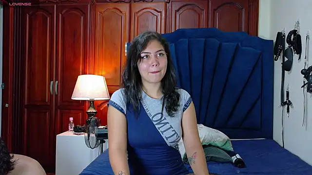RoxyandAron2 online show from May 2026 01:55:01 AM