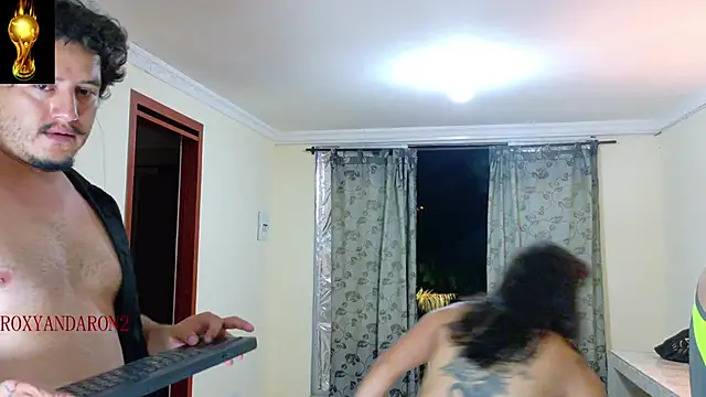 Snapshot of RoxyandAron2 chatting on June 2026 02:39:02 AM RoxyandAron2 online show from June 2026 02:39:02 AM