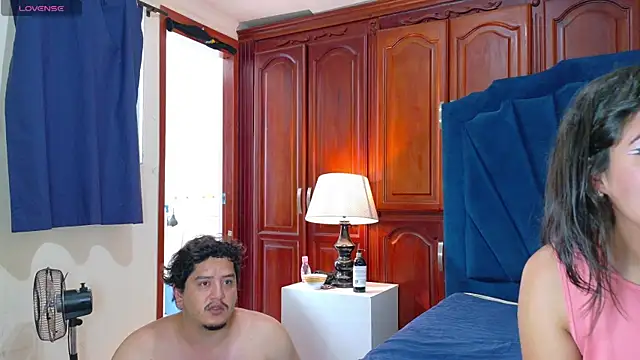 RoxyandAron2 online show from May 2026 02:01:01 PM