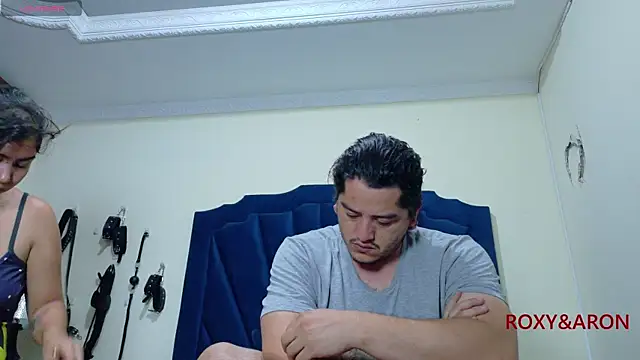 RoxyandAron2 online show from May 2026 11:29:02 AM