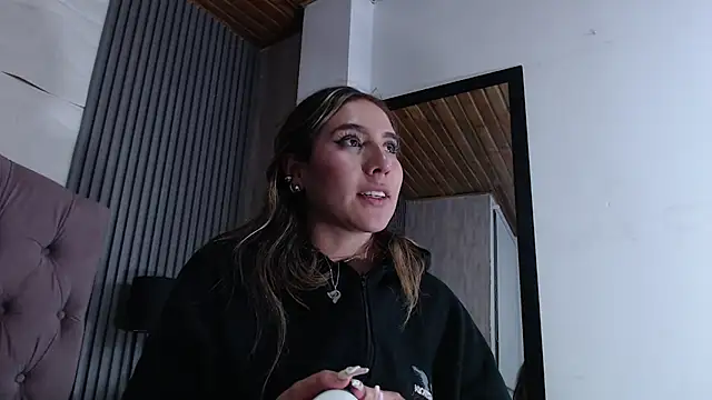 Bonnali lune online show from February 2026 10:31:02 PM