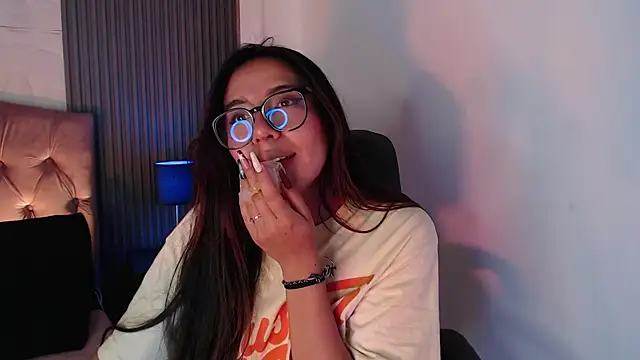 Bonnali lune online show from November 2025 10:03:02 PM