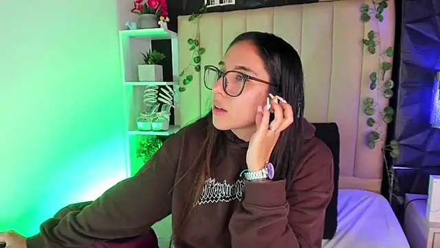 Bonnali lune online show from February 2026 10:05:01 PM