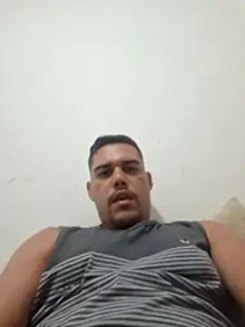 Snapshot of feehzungi0000 chatting on December 2025 04:24:01 AM feehzungi0000 online show from December 2025 04:24:01 AM