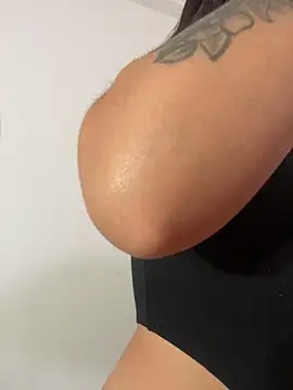 JuanitaMore01 online show from February 2026 09:37:01 PM