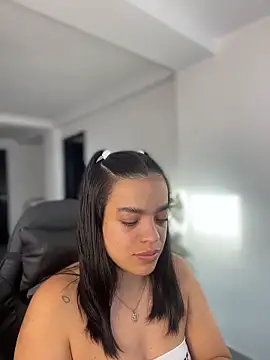 JuanitaMore01 online show from March 2026 10:11:01 PM