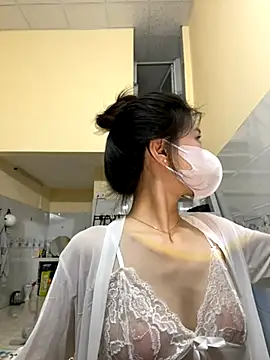 Miinami online show from September 2025 01:03:02 PM