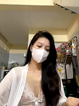 Miinami online show from October 2025 12:19:02 PM