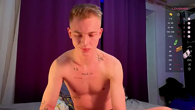 Snapshot of callmealexthx chatting on December 2025 04:11:01 PM callmealexthx online show from December 2025 04:11:01 PM