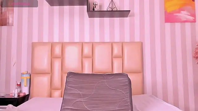 DarkHoneyy online show from December 2025 06:03:01 PM