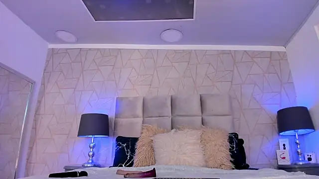 Emely florence  online show from November 2025 02:34:01 AM