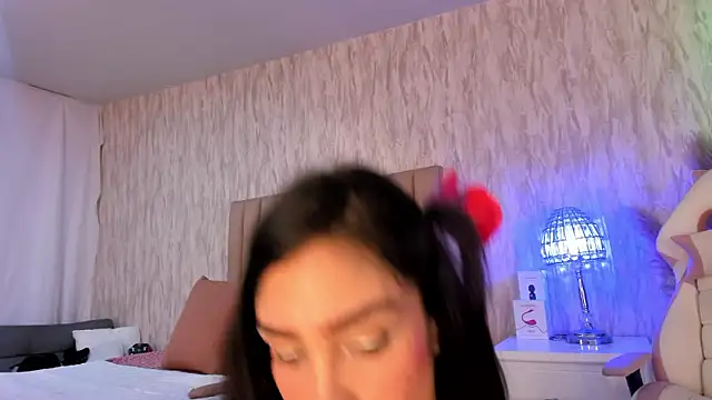 Emely florence  online show from February 2026 03:18:02 AM