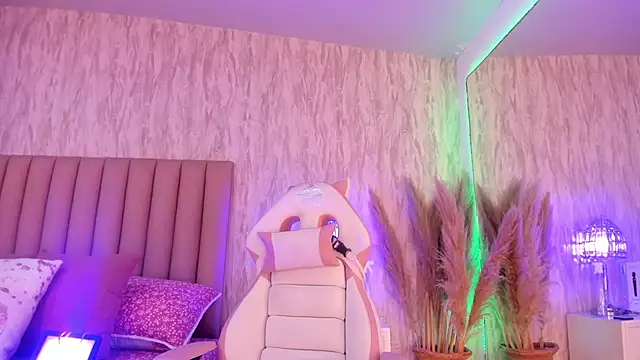 Emely florence  online show from March 2026 07:25:02 PM