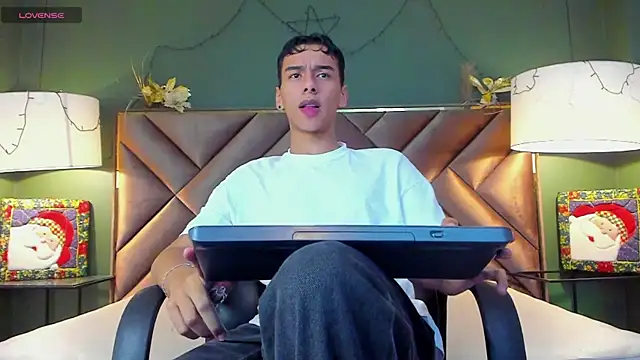 Aiden Royce online show from December 2025 05:57:02 AM