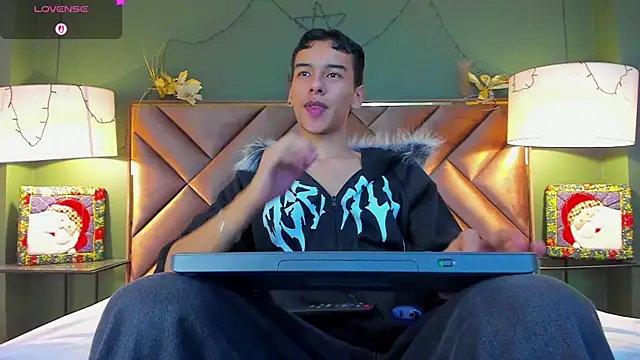 Aiden Royce online show from December 2025 03:22:02 AM