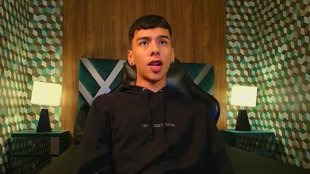 Aiden Royce online show from October 2025 05:39:02 AM