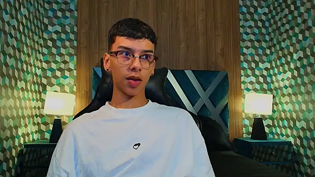 Aiden Royce online show from November 2025 11:32:02 PM