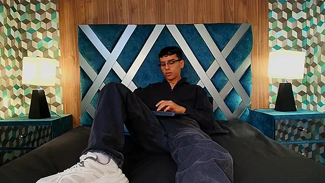 Aiden Royce online show from September 2025 05:18:01 AM